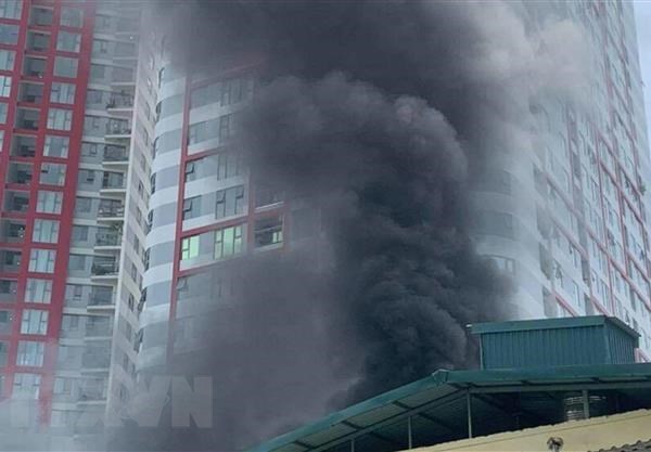 Hà Nội: Cháy lớn tại một nhà xưởng trên phố Định Công - Anh 1