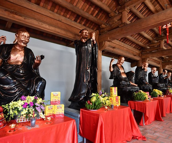 Hơn 100 bức tượng tại Bảo Hải Linh Thông Tự được tạo tác cầu kỳ thế nào? - Anh 3