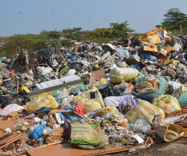 Xung quanh tồn tại bãi rác hơn 80.000 tấn ở Hội An (Quảng Nam): Không khác gì “bom nổ chậm” - Anh 1