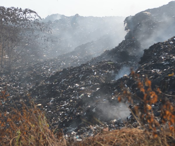 Xung quanh tồn tại bãi rác hơn 80.000 tấn ở Hội An (Quảng Nam): Không khác gì “bom nổ chậm” - Anh 2