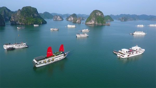 Sáu tháng đầu năm, Quảng Ninh đón 2,5 triệu lượt khách du lịch - Anh 1