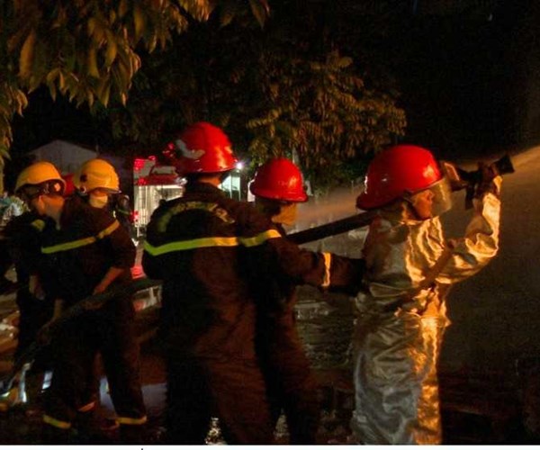 Quảng Ninh: Cháy lớn tại Cụm KCN Hà Khánh, không có thiệt hại về người - Anh 2