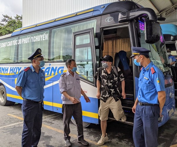 Hải Phòng mở lại hoạt động xe buýt, xe chở khách, taxi tại Vĩnh Bảo - Anh 1