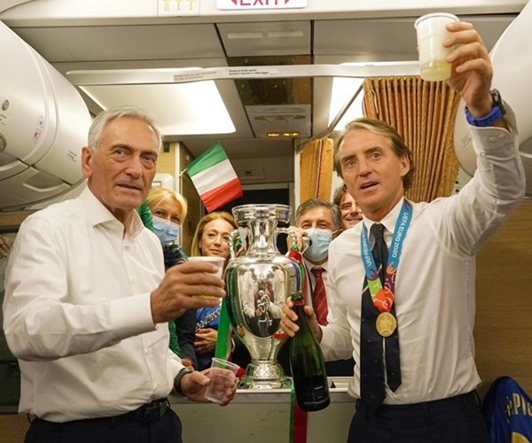 Italia cân nhắc chạy đua đăng cai EURO 2028 và World Cup 2030 - Anh 1