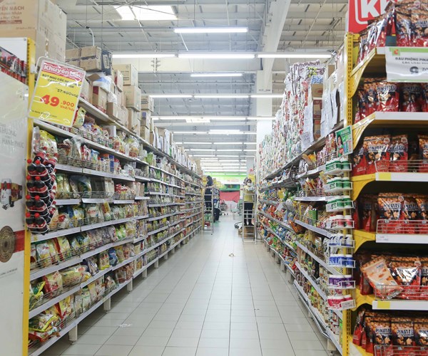 Sau một đêm mặt hàng thực phẩm đã đầy ắp các siêu thị tại Hà Nội - Anh 6