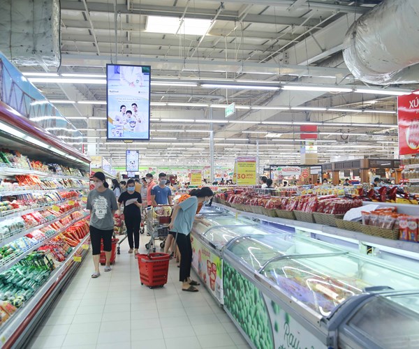 Sau một đêm mặt hàng thực phẩm đã đầy ắp các siêu thị tại Hà Nội - Anh 7
