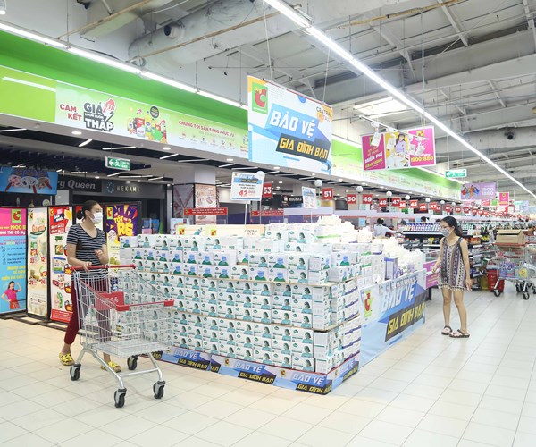 Sau một đêm mặt hàng thực phẩm đã đầy ắp các siêu thị tại Hà Nội - Anh 9