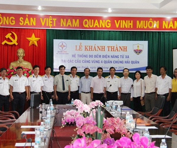 PC Khánh Hòa: Lắp tặng 36 bộ đo đếm điện năng cho Vùng 4 Hải quân - Anh 2