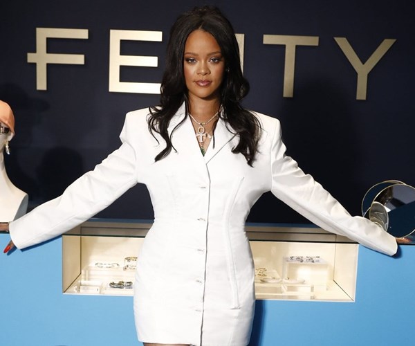 Forbes: Rihanna là nữ ca sỹ giàu nhất thế giới với tài sản 1,7 tỷ USD - Anh 1
