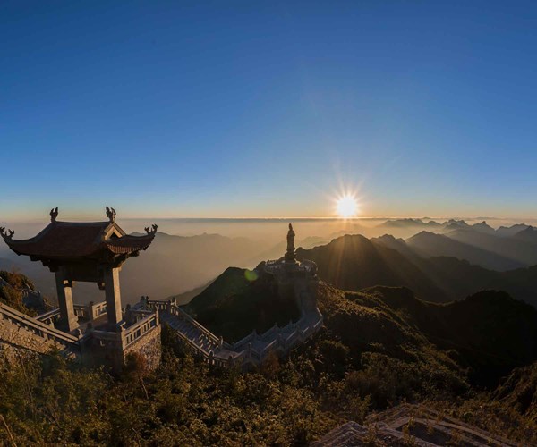 Khám phá những đỉnh núi linh thiêng nhất Việt Nam - Anh 2