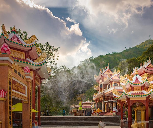 Khám phá những đỉnh núi linh thiêng nhất Việt Nam - Anh 4