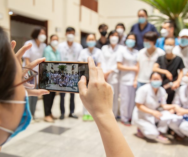Gần 200 cán bộ, y bác sĩ Bệnh viện Bạch Mai lên đường chi viện cho TP.Hồ Chí Minh - Anh 3