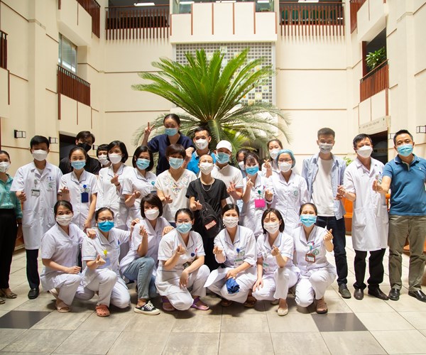 Gần 200 cán bộ, y bác sĩ Bệnh viện Bạch Mai lên đường chi viện cho TP.Hồ Chí Minh - Anh 5