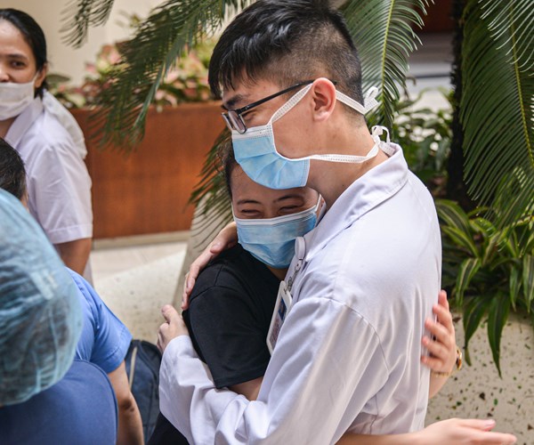 Gần 200 cán bộ, y bác sĩ Bệnh viện Bạch Mai lên đường chi viện cho TP.Hồ Chí Minh - Anh 10