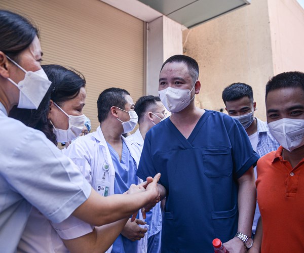 Gần 200 cán bộ, y bác sĩ Bệnh viện Bạch Mai lên đường chi viện cho TP.Hồ Chí Minh - Anh 8