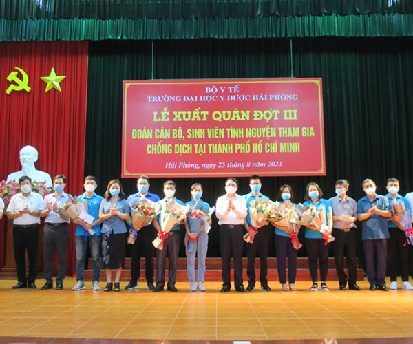 208 cán bộ, sinh viên Đại học Y dược Hải Phòng vào hỗ trợ TP. Hồ Chí Minh - Anh 1