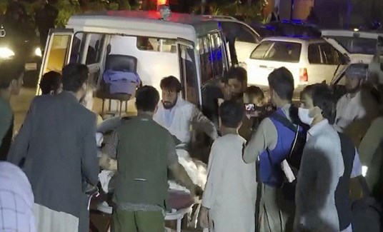 Ít nhất 170 người thiệt mạng trong vụ đánh bom tại Kabul - Anh 1