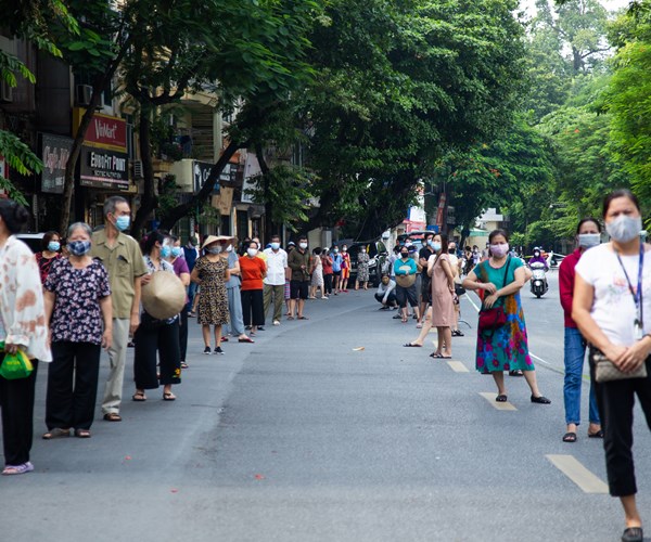 Hà Nội: Gần 7000 người dân thuộc quận Ba Đình được lấy mẫu xét nghiệm Covid-19 - Anh 1