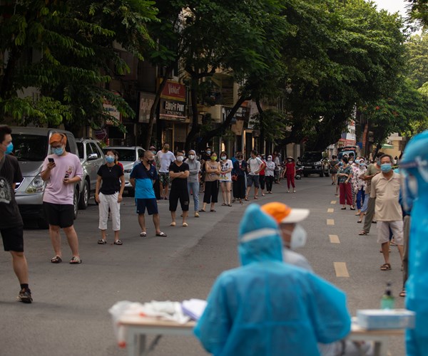 Hà Nội: Gần 7000 người dân thuộc quận Ba Đình được lấy mẫu xét nghiệm Covid-19 - Anh 2