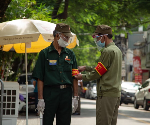 Hà Nội: Cựu chiến binh phường Nguyễn Du góp sức chống Covid-19 - Anh 9