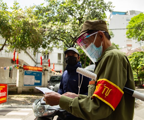 Hà Nội: Cựu chiến binh phường Nguyễn Du góp sức chống Covid-19 - Anh 4