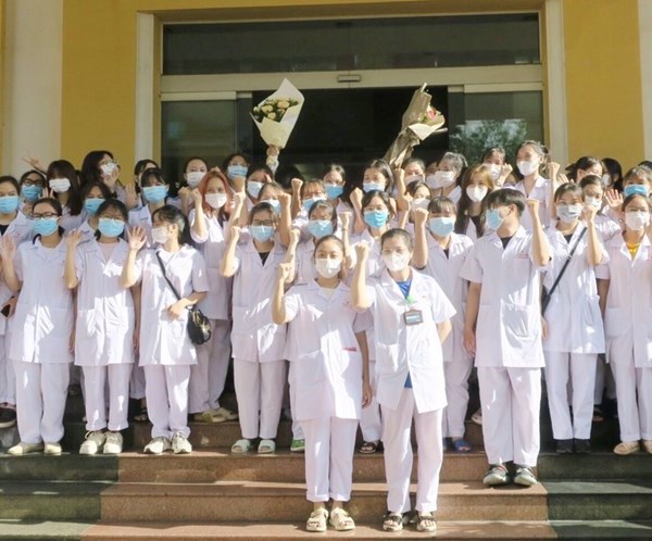 200 cán bộ, sinh viên y tế Hải Phòng hỗ trợ Hà Nội chống dịch - Anh 1