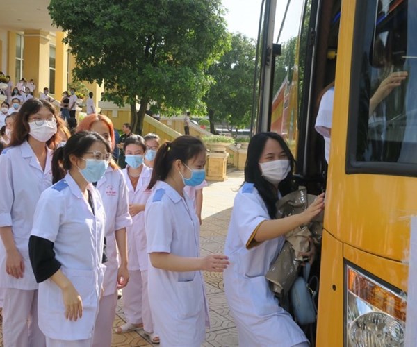 200 cán bộ, sinh viên y tế Hải Phòng hỗ trợ Hà Nội chống dịch - Anh 2