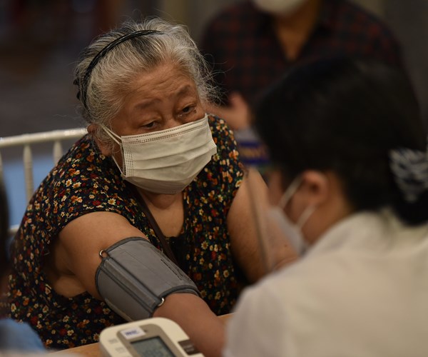 Hà Nội: Tiêm gần 2000 mũi vắc xin cho người dân trong đêm - Anh 10