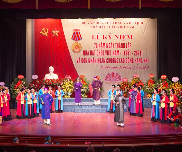 Nhà hát Chèo Việt Nam kỷ niệm 70 năm ngày thành lập và đón nhận Huân chương Lao động hạng Nhì - Anh 1