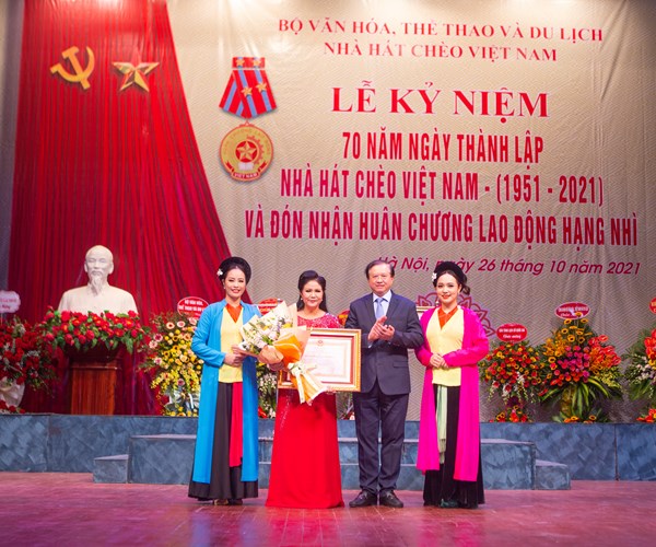 Nhà hát Chèo Việt Nam kỷ niệm 70 năm ngày thành lập và đón nhận Huân chương Lao động hạng Nhì - Anh 4