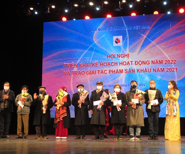 Hội Nghệ sĩ Sân khấu Việt Nam: Trao 31 giải thưởng cho nghệ sĩ, tác phẩm xuất sắc năm 2021 - Anh 1