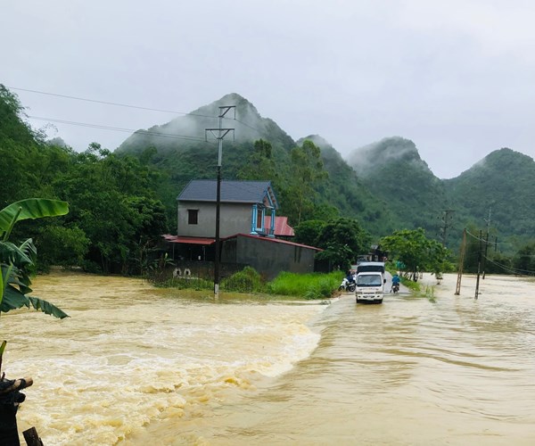 Mưa lớn gây ngập úng, chia cắt giao thông ở Bắc Sơn, Lạng Sơn - Anh 1