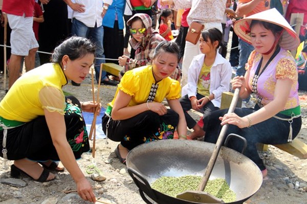 Đặc sắc Lễ hội cốm Tú Lệ của đồng bào Thái ở Văn Chấn - Anh 1