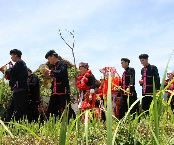 Tôn vinh vẻ đẹp trang phục truyền thống đồng bào các dân tộc thiểu số Việt Nam - Anh 5