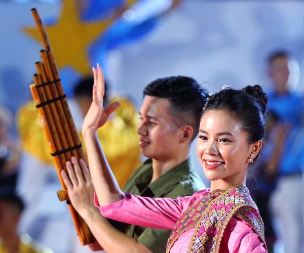 Sắt son nghĩa tình đồng bào các dân tộc vùng biên giới Việt - Lào - Anh 2