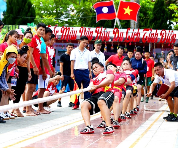 Sắt son nghĩa tình đồng bào các dân tộc vùng biên giới Việt - Lào - Anh 7