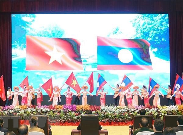 Báo chí Lào ca ngợi mối quan hệ hữu nghị vĩ đại Việt Nam-Lào - Anh 1