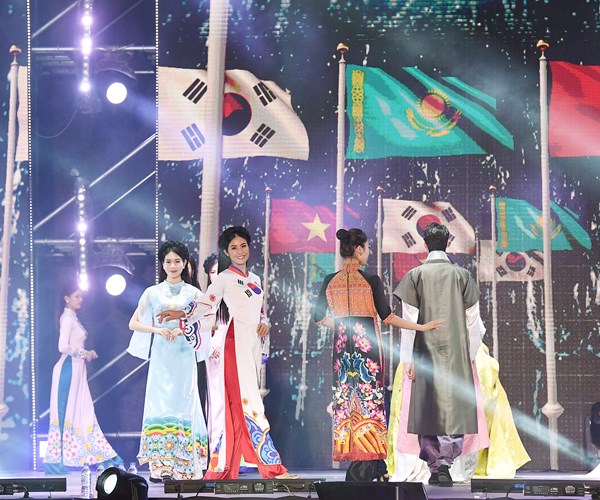 Áo dài và nghệ thuật Việt toả sáng tại Lễ hội Du lịch – Văn hoá Việt Nam tại Hàn Quốc - Anh 8