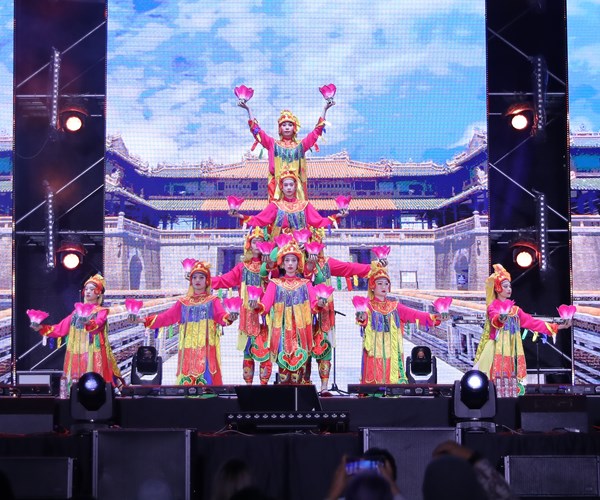 Áo dài và nghệ thuật Việt toả sáng tại Lễ hội Du lịch – Văn hoá Việt Nam tại Hàn Quốc - Anh 13
