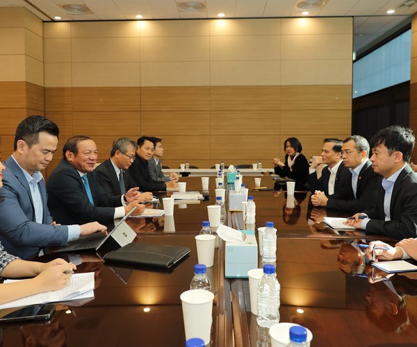 Bộ trưởng Nguyễn Văn Hùng thăm Đại sứ quán Việt Nam tại Hàn Quốc - Anh 1