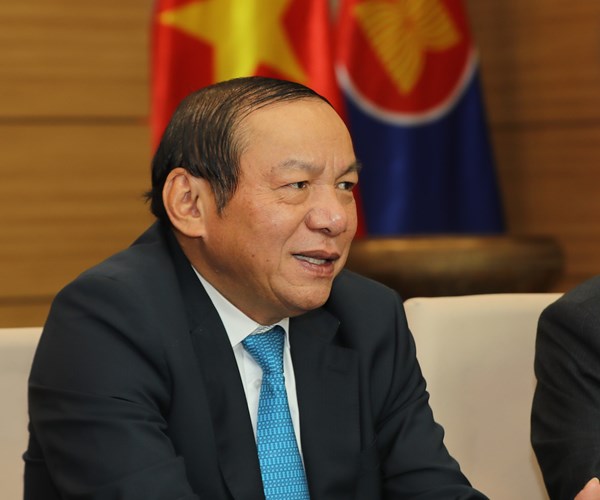 Bộ trưởng Nguyễn Văn Hùng thăm Đại sứ quán Việt Nam tại Hàn Quốc - Anh 2