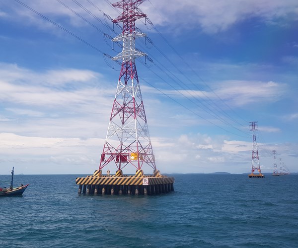 Đóng điện đường dây 220kV vượt biển ra đảo Phú Quốc - Anh 1