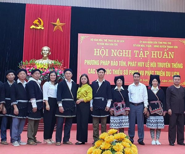 Phát huy giá trị văn hóa tiêu biểu dân tộc Mường, Dao ở Thanh Sơn gắn với phát triển du lịch - Anh 8