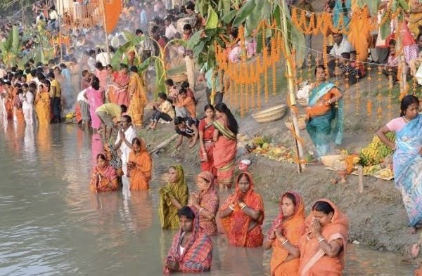 Hàng chục người chết đuối trong lễ hội tôn giáo ở miền Đông Ấn Độ - Anh 1