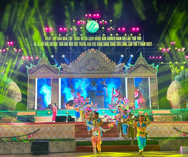 Sẵn sàng cho Lễ khai mạc Ngày hội tôn vinh bản sắc văn hóa đồng bào Khmer Nam Bộ - Anh 2