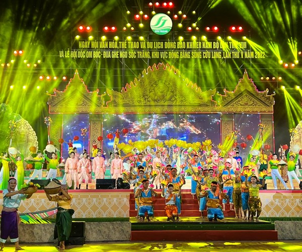 Sẵn sàng cho Lễ khai mạc Ngày hội tôn vinh bản sắc văn hóa đồng bào Khmer Nam Bộ - Anh 1