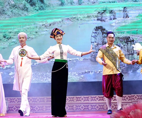 Sắp diễn ra Liên hoan trình diễn trang phục truyền thống các DTTS Việt Nam - Anh 2