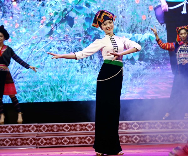 Sắp diễn ra Liên hoan trình diễn trang phục truyền thống các DTTS Việt Nam - Anh 7