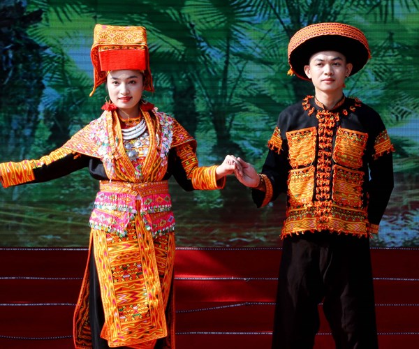 Sắp diễn ra Liên hoan trình diễn trang phục truyền thống các DTTS Việt Nam - Anh 4