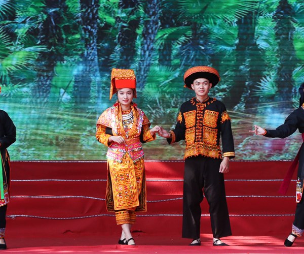 Sắp diễn ra Liên hoan trình diễn trang phục truyền thống các DTTS Việt Nam - Anh 5